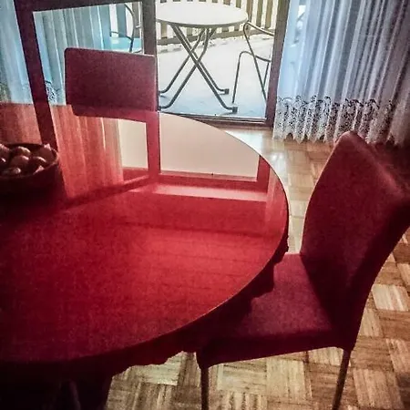 아파트 Nice Spacious Rozna Dolina