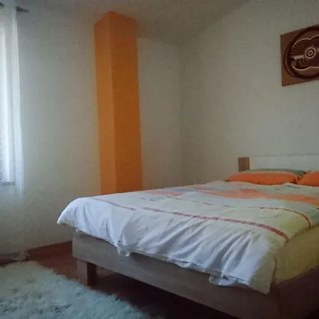 Nice Spacious Rozna Dolina 아파트